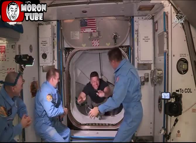 Video :The first human mission of SpaceX astronauts lands on the ISS